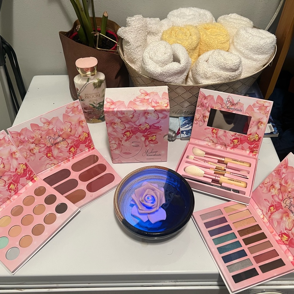 Floral Makeup Palette Set with Brushes